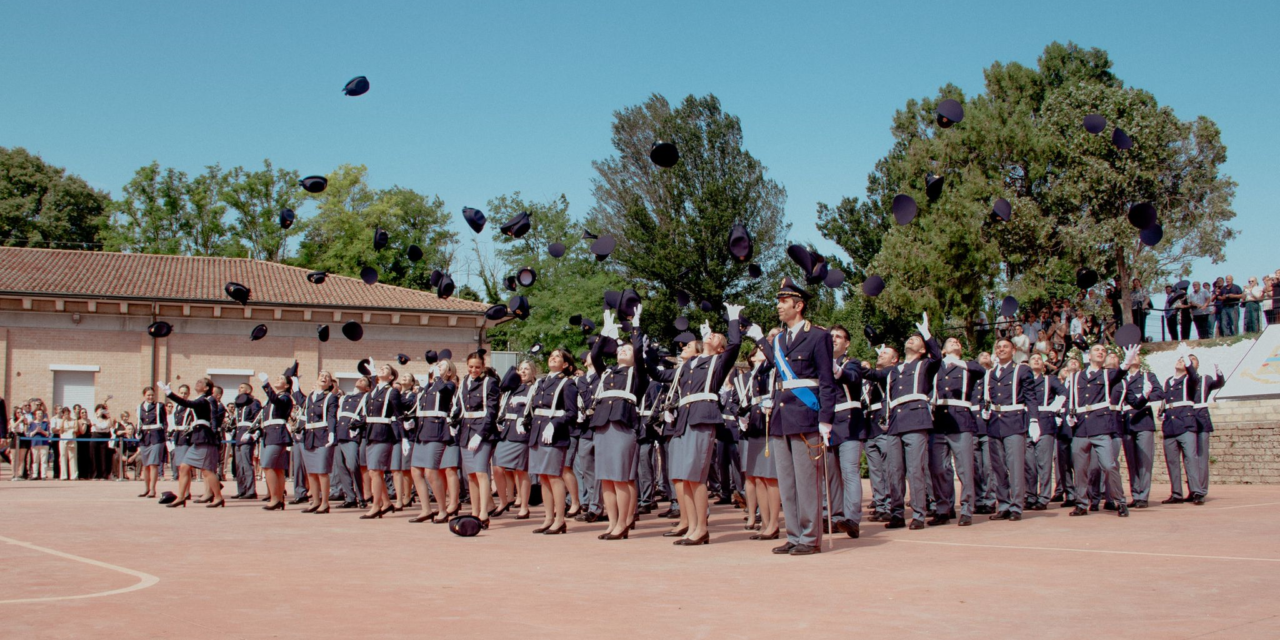 Peschiera. Giuramento di 118 allievi della Scuola di Polizia