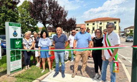 Erbè installa un defibrillatore nella piazza principale e forma i cittadini per utilizzarlo