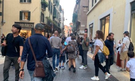 Giù le mani dal centro storico. Manifestazione contro la chiusura totale della ZTL