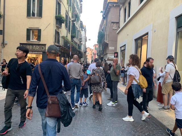 Giù le mani dal centro storico. Manifestazione contro la chiusura totale della ZTL