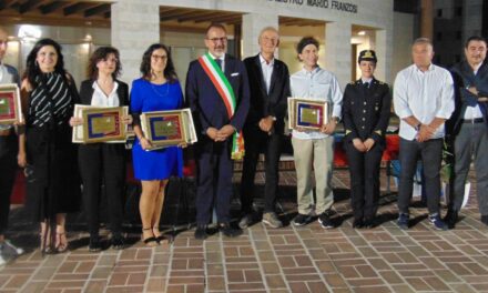 PIAZZA VILLAFRANCHETTA HA OSPITATO LA CERIMONIA DI CONSEGNA DELLE BORSE DI STUDIO