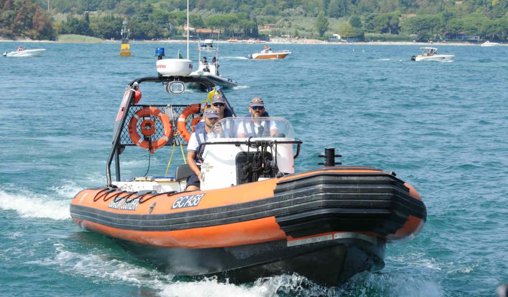 Disperso al largo di Desenzano, ricerche su tutto il Basso Garda