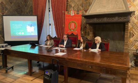 Presentata la seconda edizione di “Ti racconto un albero”. Il concorso di Natale dedicato alle scuole