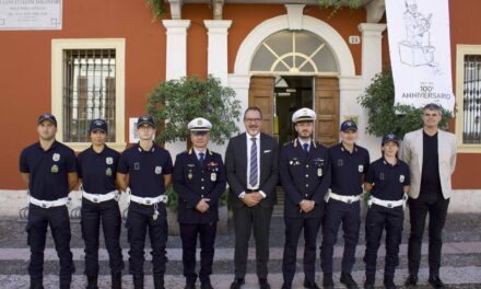 I nuovi agenti e il nuovo ufficiale del Corpo di Polizia Locale di Villafranca.