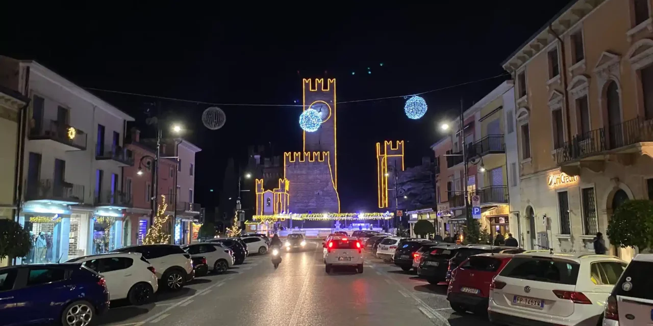 Il Natale a Villafranca entra nel vivo con l’apertura dei tradizionali banchetti di Via Pace