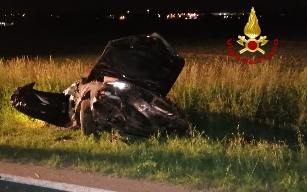 Sommacampagna, grave incidente nella notte in via Caselle. Due feriti gravi soccorsi dai Vigili del fuoco