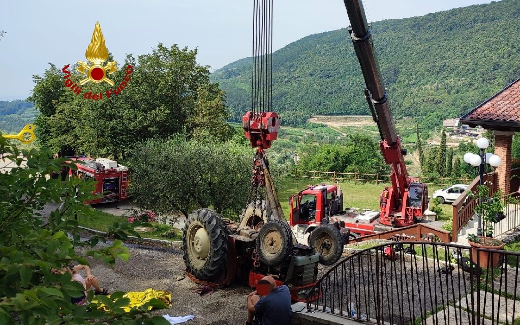 Si ribalta col trattore, muore il figlio 26enne del direttore della Cantina Valpolicella Negrar