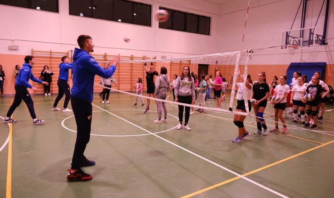 Pallavolo: tre giocatori del Verona Volley fanno visita alla PSG Villafranca 