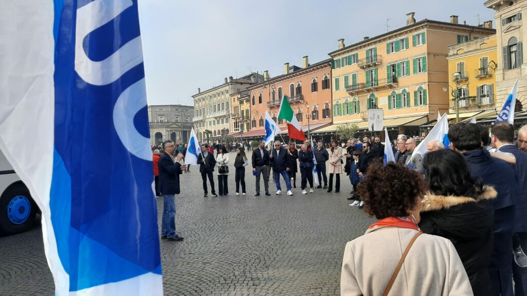 Il Bus dell’Ugl accolto da diversi politici veronesi