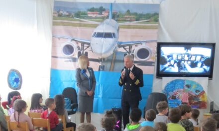 Air Dolomiti porta l’emozione del volo direttamente alla Scuola dell’infanzia S.M.Goretti di Pizzoletta