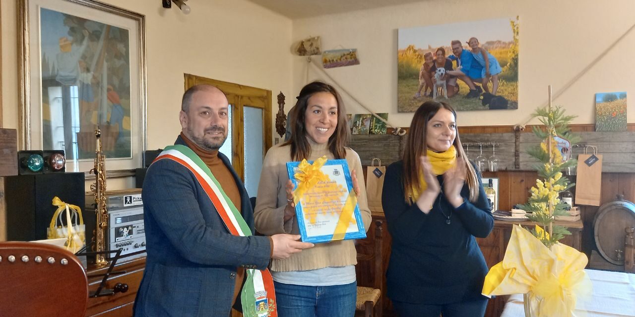 Castelnuovo, il sindaco premia Maria Gioia Cinquetti