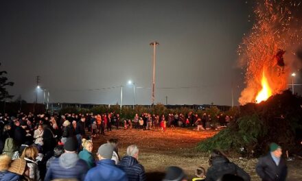 Caluri, un falò ci riporta alle radici ancestrali e una gara di solidarietà premia quattro progetti di aiuti