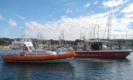 Barca rischia di affondare davanti a Lazise, la Guardia costiera salva due diportisti stranieri alla deriva