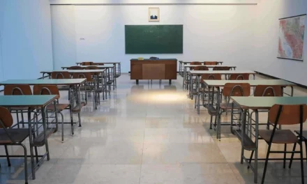 Quasi 500 mila hanno abbandonato la scuola. 55 mila i cervelli in fuga